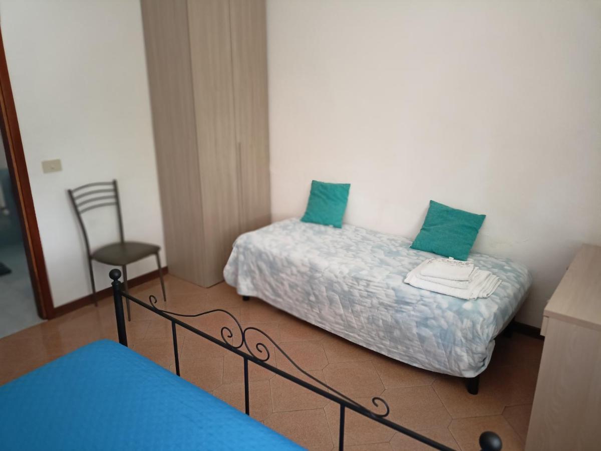 Marco - Camere Con Bagno Privato Vicino Al Centro Foligno Luaran gambar