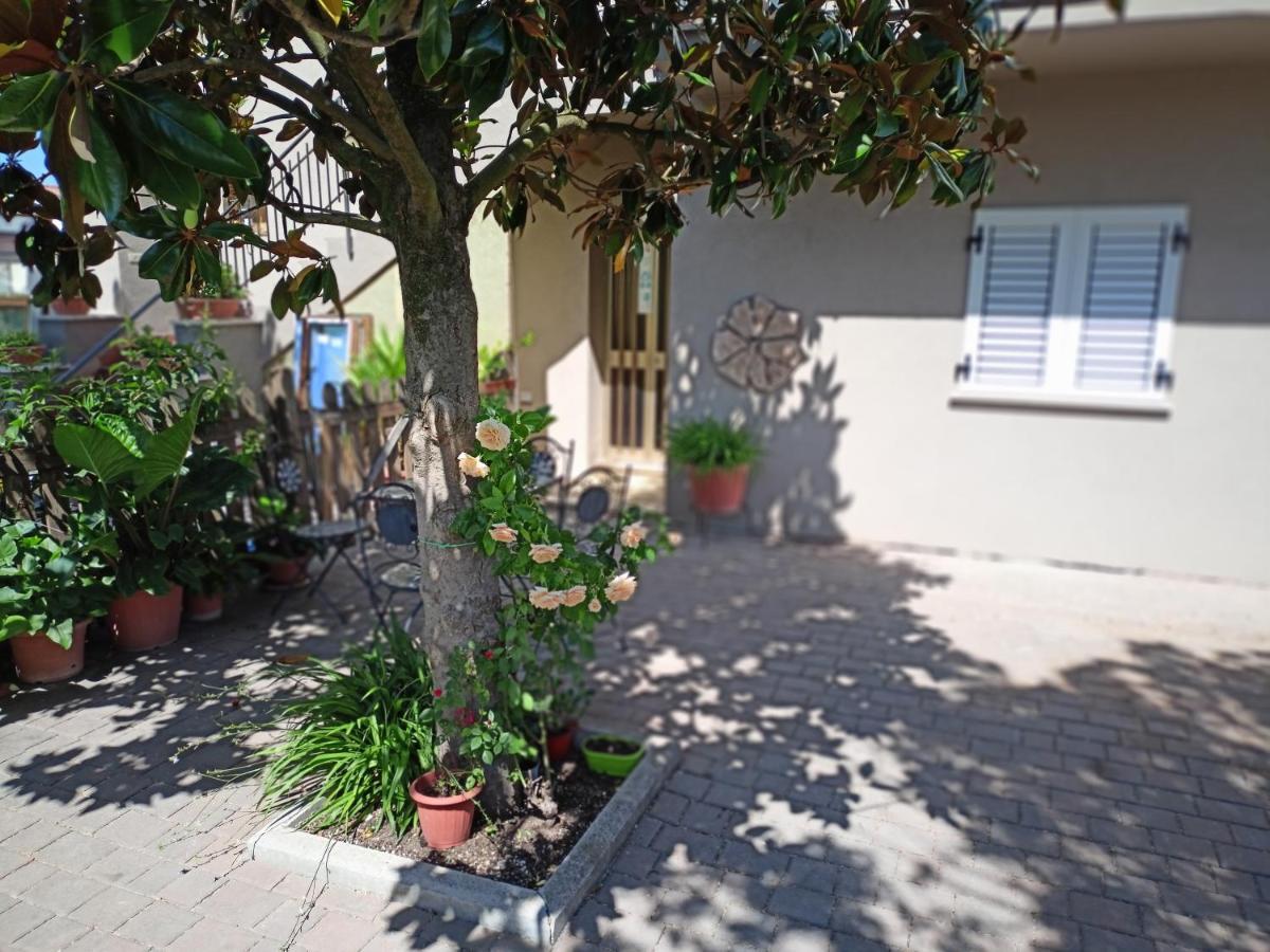 Marco - Camere Con Bagno Privato Vicino Al Centro Foligno Luaran gambar