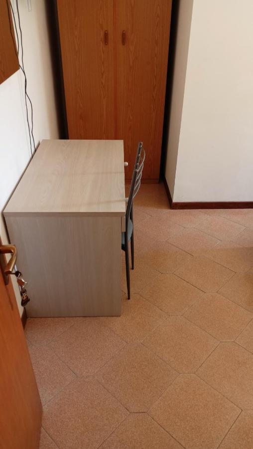 Marco - Camere Con Bagno Privato Vicino Al Centro Foligno Luaran gambar